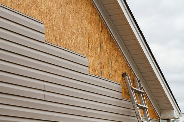 Professional Siding Installation technician working in Kingston, PA